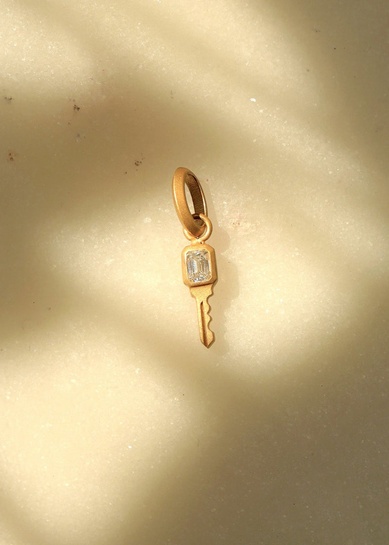 Emerald Key Emblem - Meili Fine Jewelry