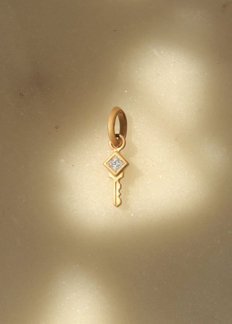 Princess Key Emblem - Meili Fine Jewelry